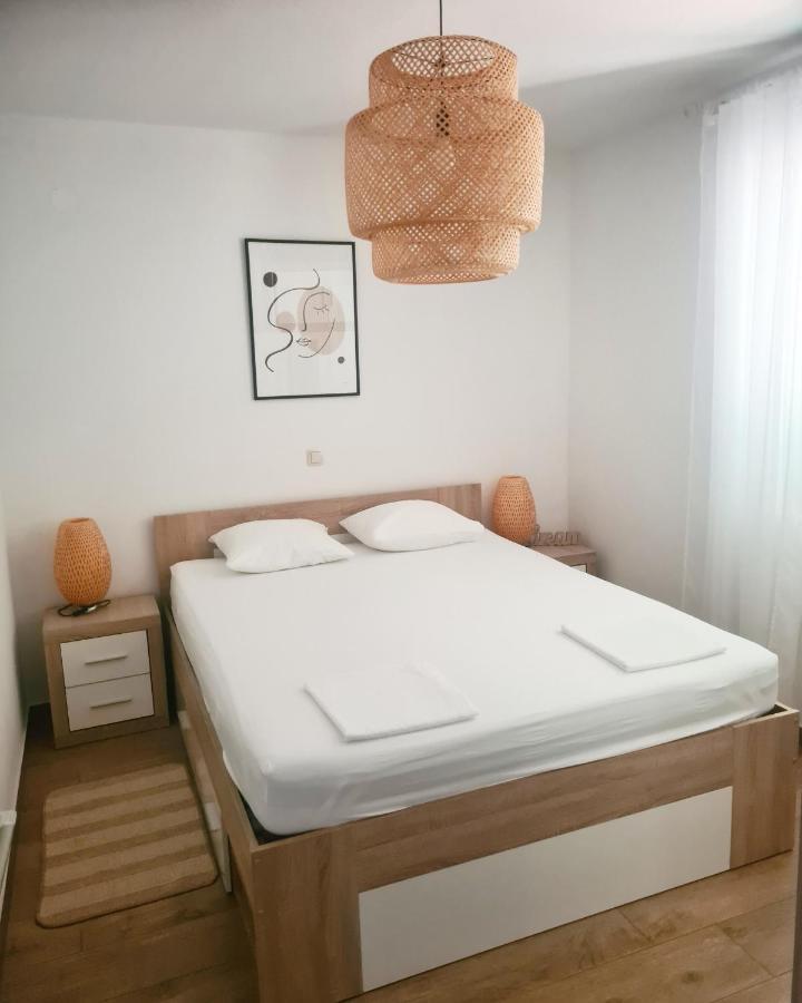 Hello Sunshine - Apartment On The Beach Zubovići Exteriör bild
